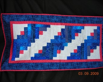LOG CABIN TABLERUNNER