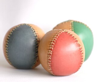 3 Juggling balls, Bicolor juggling balls 65mm, Leather balls, Leather juggling ball, For jugglers, Professional juggler, Juggling, Circus.