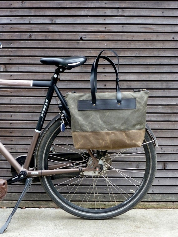 Waxed canvas pannier / bicycle bag with zipper closure / tote