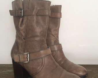 Womens grey leather ankle boot, size 7