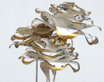 Golden notes, paper roses, music flowers, alternative bouquet, gold centerpiece, upcycled paper decoration, gold flower, wedding