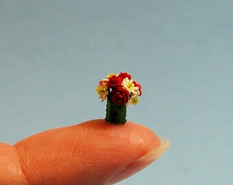 1/4 inch scale miniature-Mixed flower arrangement