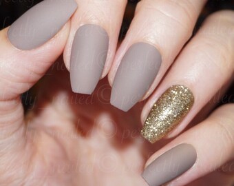 Dark Nude matte and gold glitter • Handpainted False Nails • Fake Nails • Press on Nails • Stick on Nails