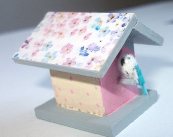 Dollhouse miniature birdhouse 1/12 scale with tiny bird