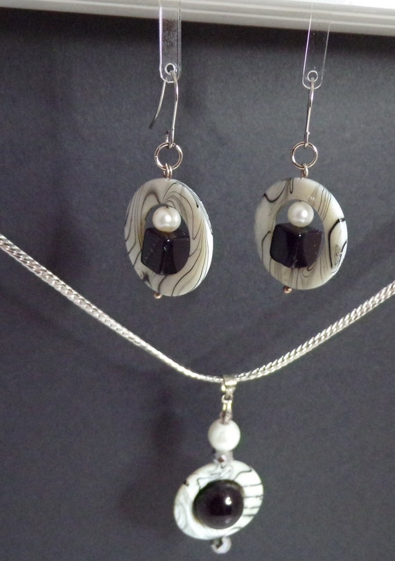 Black and White MOP Circles necklace and earring set