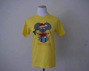 FREE usa SHIPPING Vintage 1980s T-shirt/ Season's Greetings/ cotton/ activewear/ size M