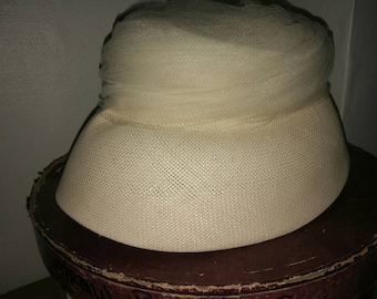 Vintage hat 1950s 1960s Beige Ladies Summer Hat