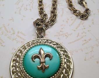 Vintage SWINGIn' 60's Fleur-de-lis Ornate Silvertone/Goldtone CHUNKY Medallion NECKLACE // 24" Fleur-de-lis Lily Turquoise Green Necklace