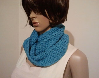 Tunisian crochet Möbiusschal a light blue