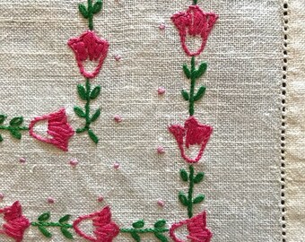 Adorable Vintage Linen Dresser Scarf or Table Runner Spring Tulips