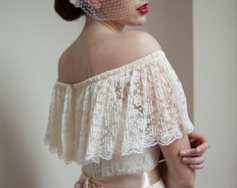 Off the shoulder lace maxi 70's vintage wedding dress, cream lace. UK 8 to 10. A very beautiful, romantic, alternative, Boho wedding dress.