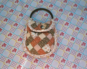 Round Wood Handle Quilted Handbag