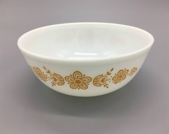 Vintage Pyrex #404 Butterfly Gold Mixing Bowl 4 Qt. Vintage Pyrex Cinderella Bowl.