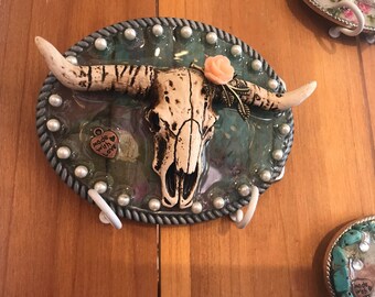 Sassy cow skull belt buckle