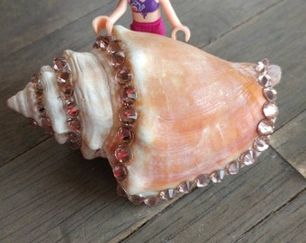 Custom rhinestoned sea shell