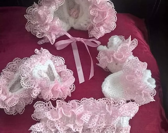 Lacy accessory set
