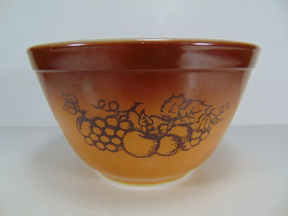 Pyrex Old Orchard Mixing Bowl 1 1/2 PT 401 Pyrex Old Orchard Mixing Bowl 1 1/2 PT 401