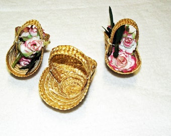 3 geflochtene Strohkörbchen, ca. 7 cm hoch