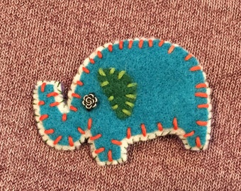 Elephant felt hairclip