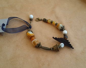 Bracelet with agate, Onyx and Cacholong
