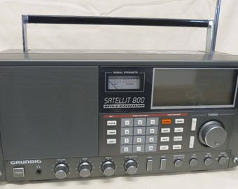 Vintage Grundig Shortwave Multi-Band radio. Powerful antenna, great for preppers or homesteaders. Specialty, world-band, military, prepper