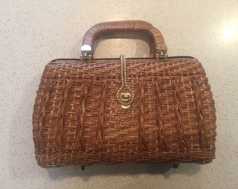 Vintage wicker handbag in mint condition