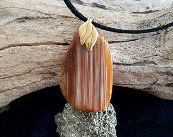 Agate pendant, gold leaf bail