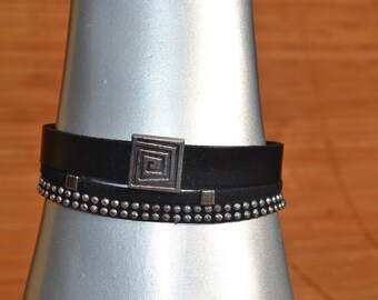 BLACK CUFF BRACELET
