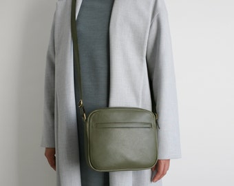 Medium Crossbody Zip Bag Oliv, Zippered leather purse, shoulder bag, cross body purse, oliv green handbag