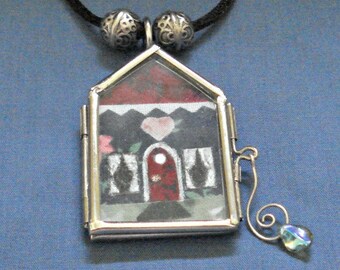 Fabric Applique House in Hinged Glass and Metal Locket