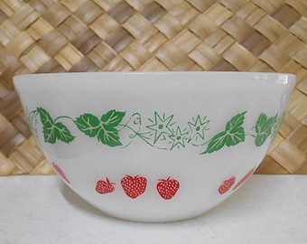 Vintage Agee Crown Pyrex Bowl ~ Retro 60's ~ Strawberries