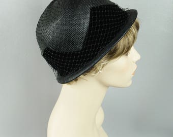 1960s Vintage Hat Black Straw and Velvet Brimmed Cloche Sz 22