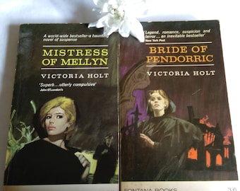 2 Vintage Paperback Victoria Holt Books: Bride Of Pendoric &Mistress Of Mellyn. 1967