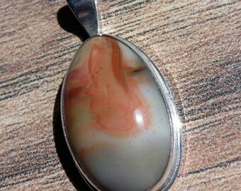 Lake superior agate pendant