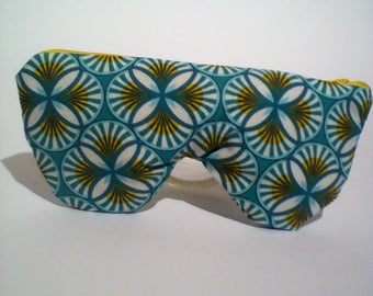 Rosette pattern fleece-lined glasses case / sunglasses case