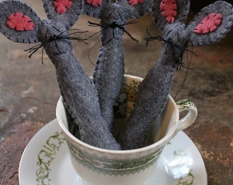 Mice-Handmade felt Teacup Mice-mouse ornaments-christmas mice-country decor-mouse decor-primitive mice-cat toys-decor