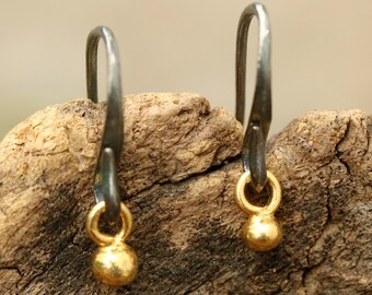 Gold plated 3 microns earrings with oxidized sterling silver hooks