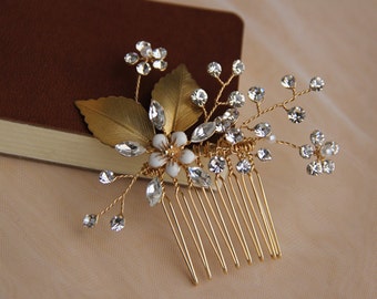 Bridal comb, Wedding Accessory, Bridal Headpiece, Hair Decoration.
