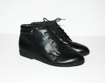 Size US 6 / Black Leather Ankle Boots, Lace Ups, Granny Shoes