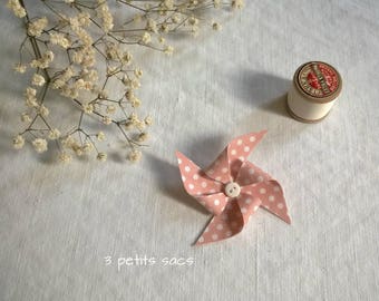 Fancy brooch, salmon pink pinwheel with white dots