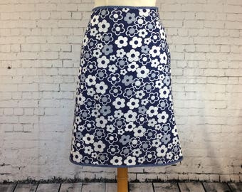 Aline summer cotton skirt, navy and white daisy print.