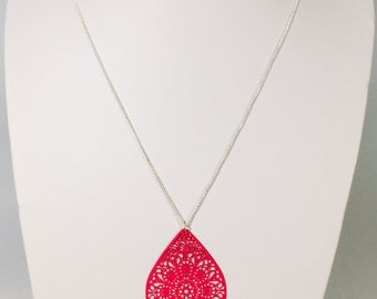 "Drop" necklace, cherry red color