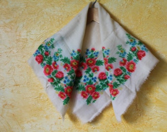 Vintage ukrainian shawl. Wool floral scarf. White shawl. Made in USSR. Shawl with flowers. Slavic floral design. Soviet vintage Scarf