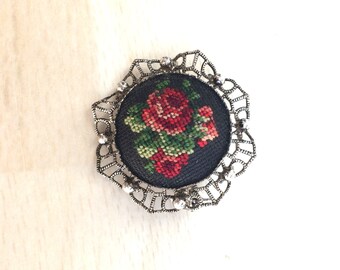 Vintage Retro jewelry retro old micro petit point black round metal brooch as ladies accessory gift Jewelry