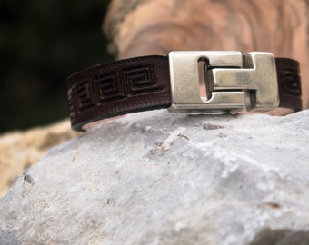 Hand tooled leather bracelet.