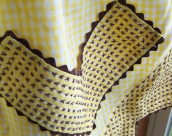 Apron with Chicken Scratch Embroidery Vintage 80s Poplar apron 80s