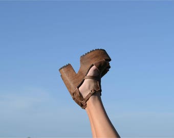 High heel sandal with light wood!