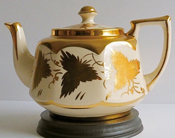 Vintage Price Bros 28 oz. Teapot, Gold Teapot, White Teapot, Grapevine Teapot, Vintage Teapot. Holiday Tea Party, Vintage Gift, Vintage Prop