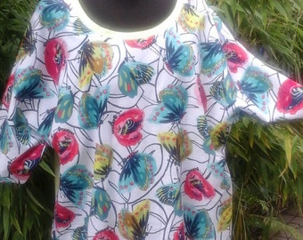 T-shirt with butterflies in size 44