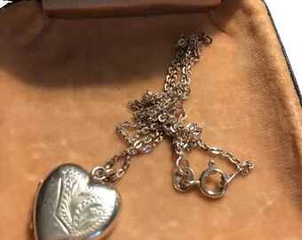 vintage Sterling Silver picture heart locket on a 26” 925 Chain